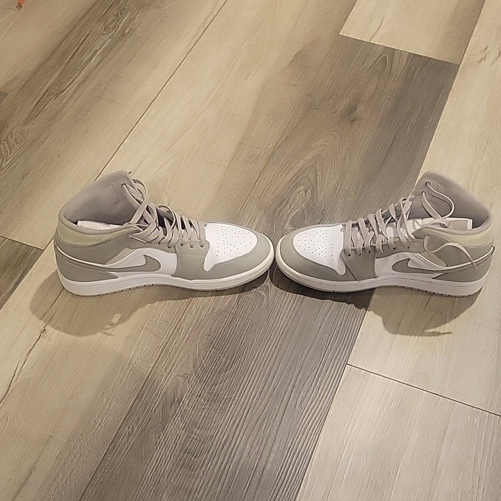 Mens Authentic Air Jordans-excellent condition